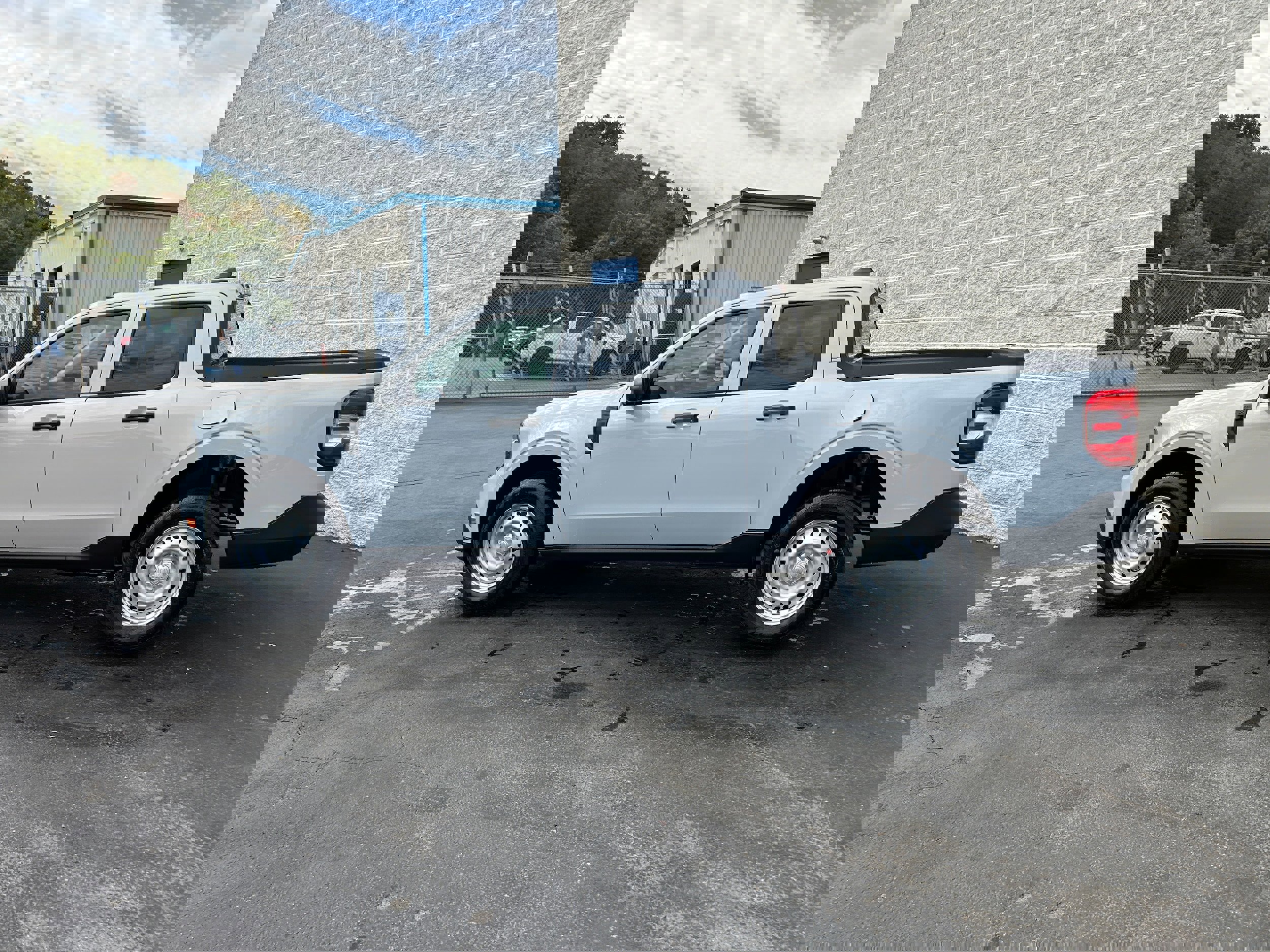 New 2025 Ford Maverick XL image 8