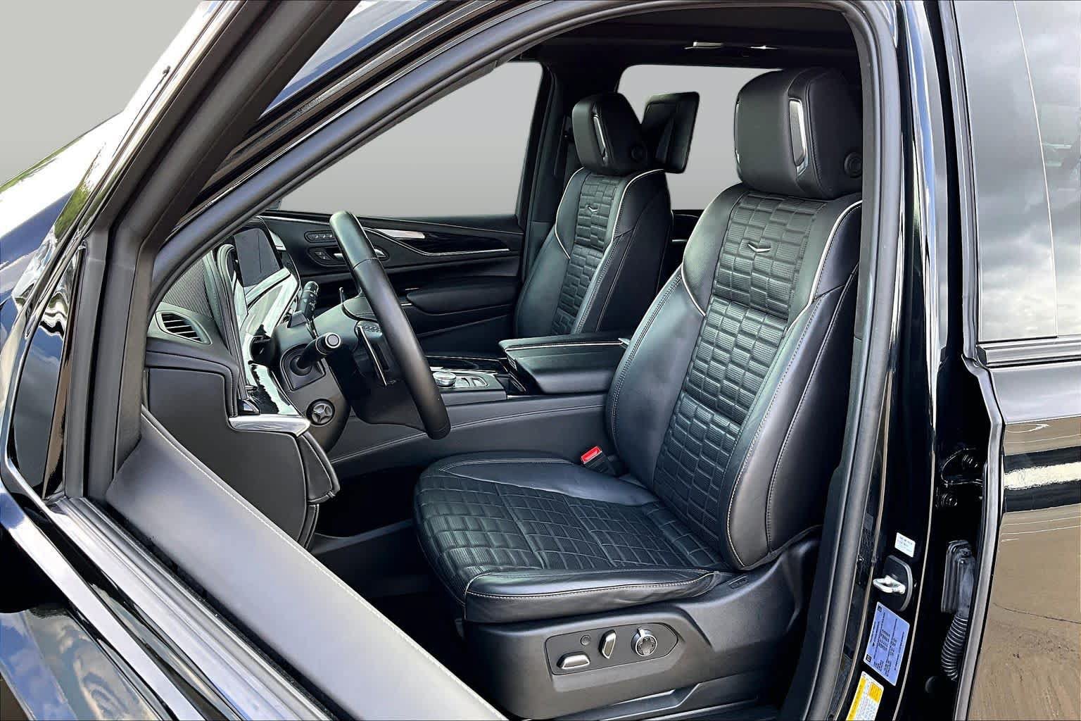Used 2024 Cadillac Escalade ESV V w/ LPO, ONYX Package AWD/4WD image 7