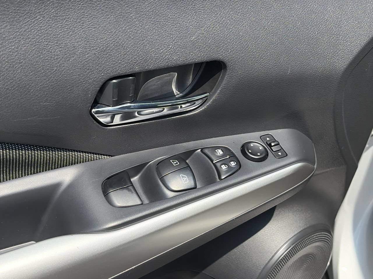 Used 2020 Nissan Kicks SV FWD image 15