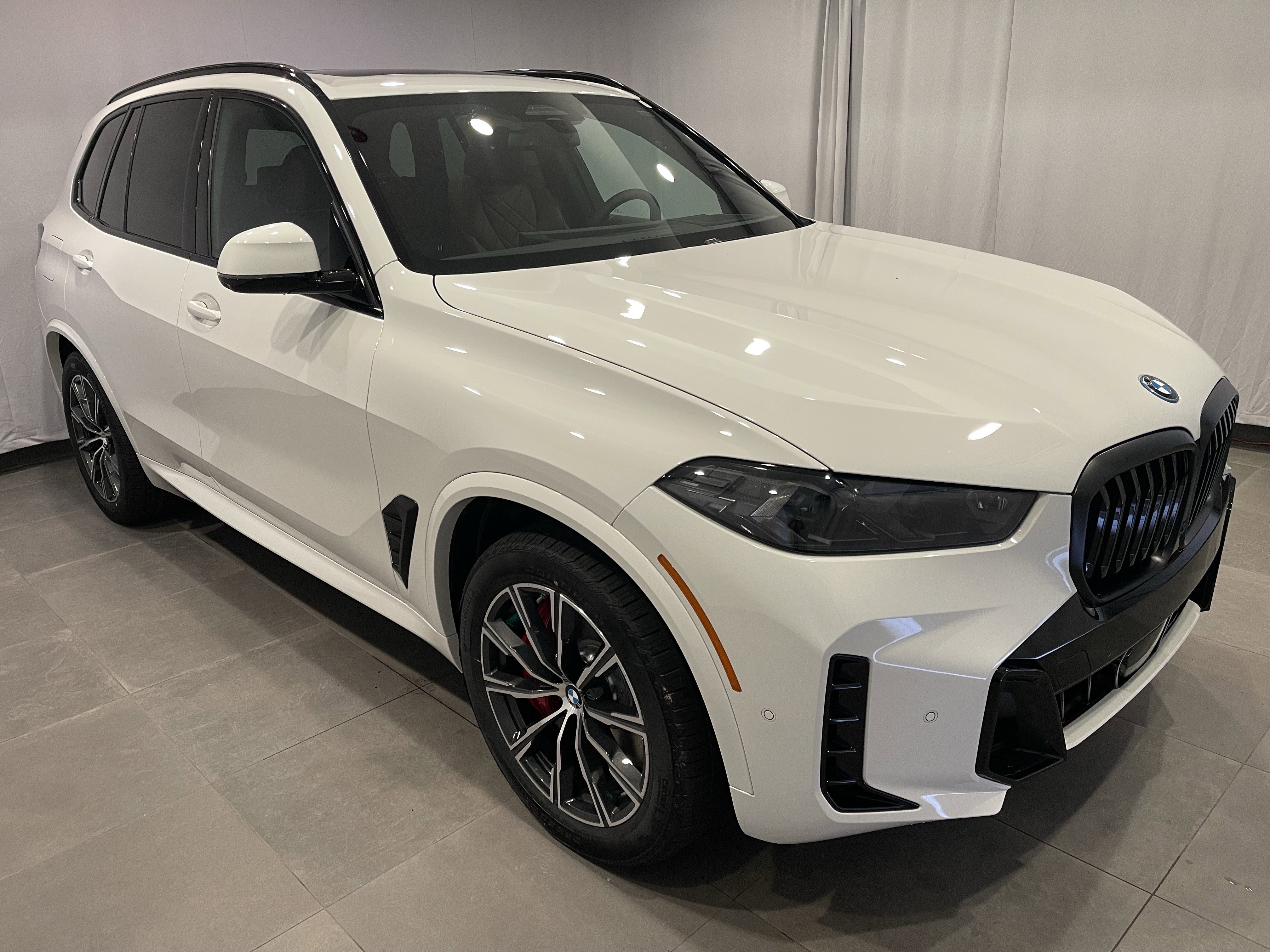 New 2026 BMW X5 xDrive50e w/ M Sport Package AWD/4WD image 3