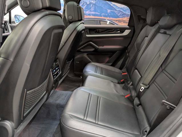 Used 2024 Porsche Cayenne Coupe image 18