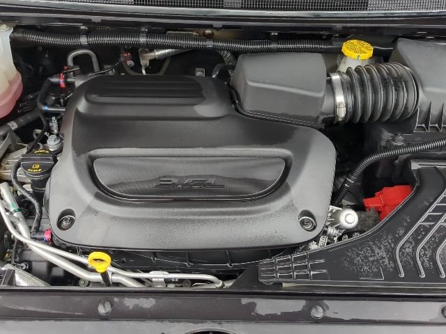 Used 2025 Chrysler Pacifica Limited FWD image 27