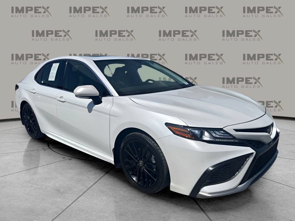 Used 2022 Toyota Camry XSE FWD image 4