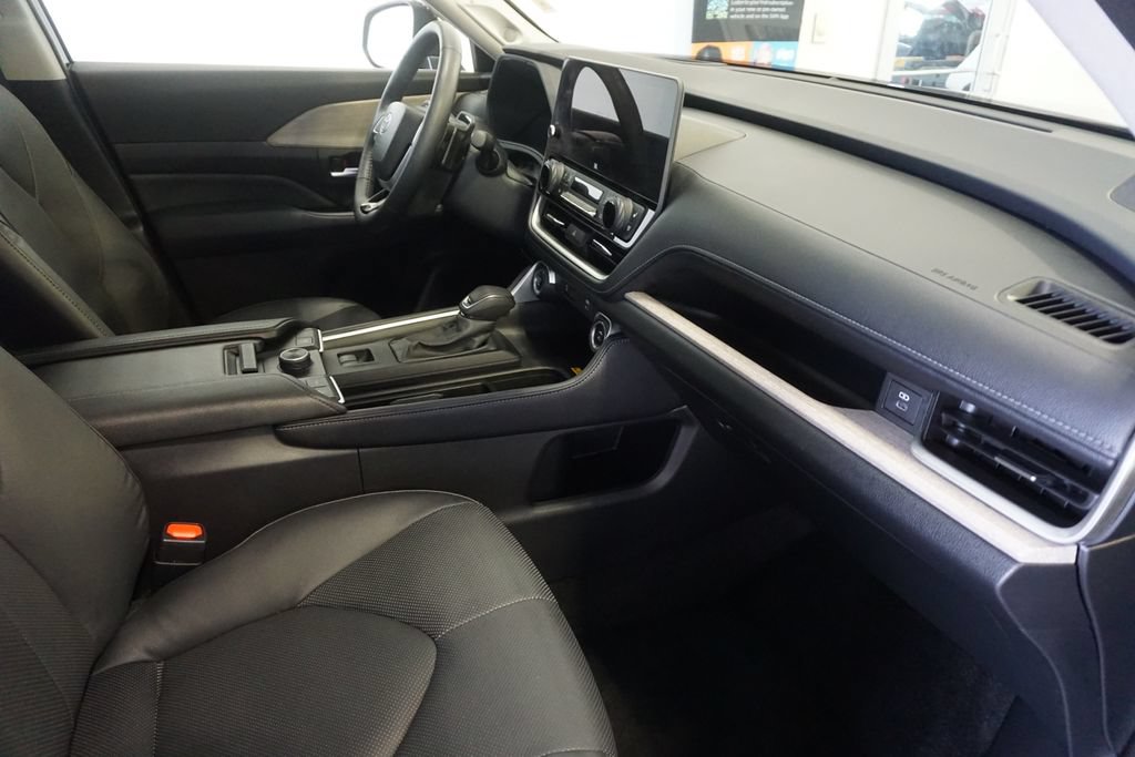 Used 2024 Toyota Grand Highlander AWD image 30