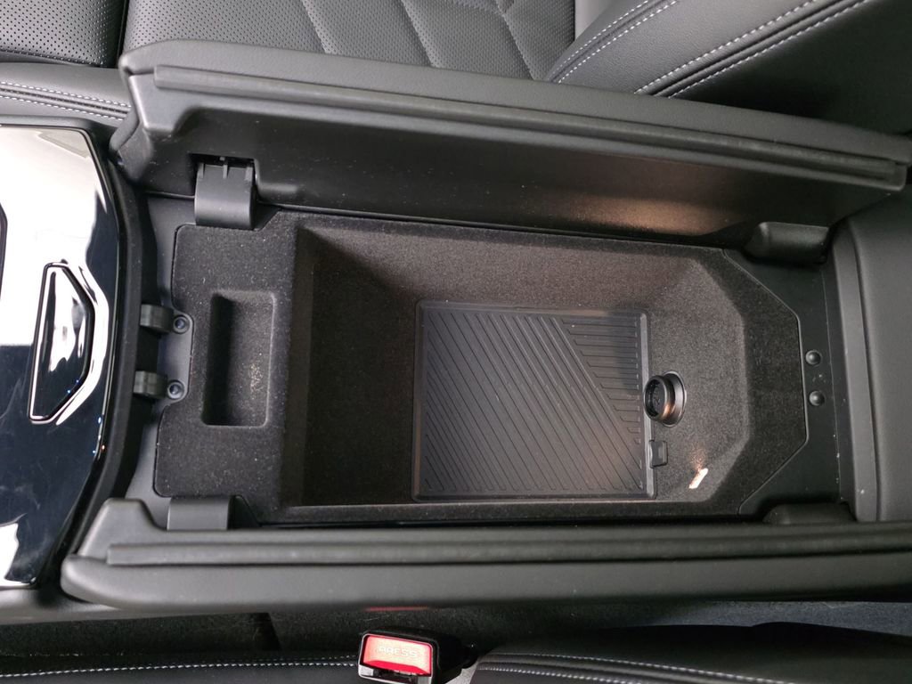 Certified 2024 BMW 530i xDrive w/ M Sport Package image 22