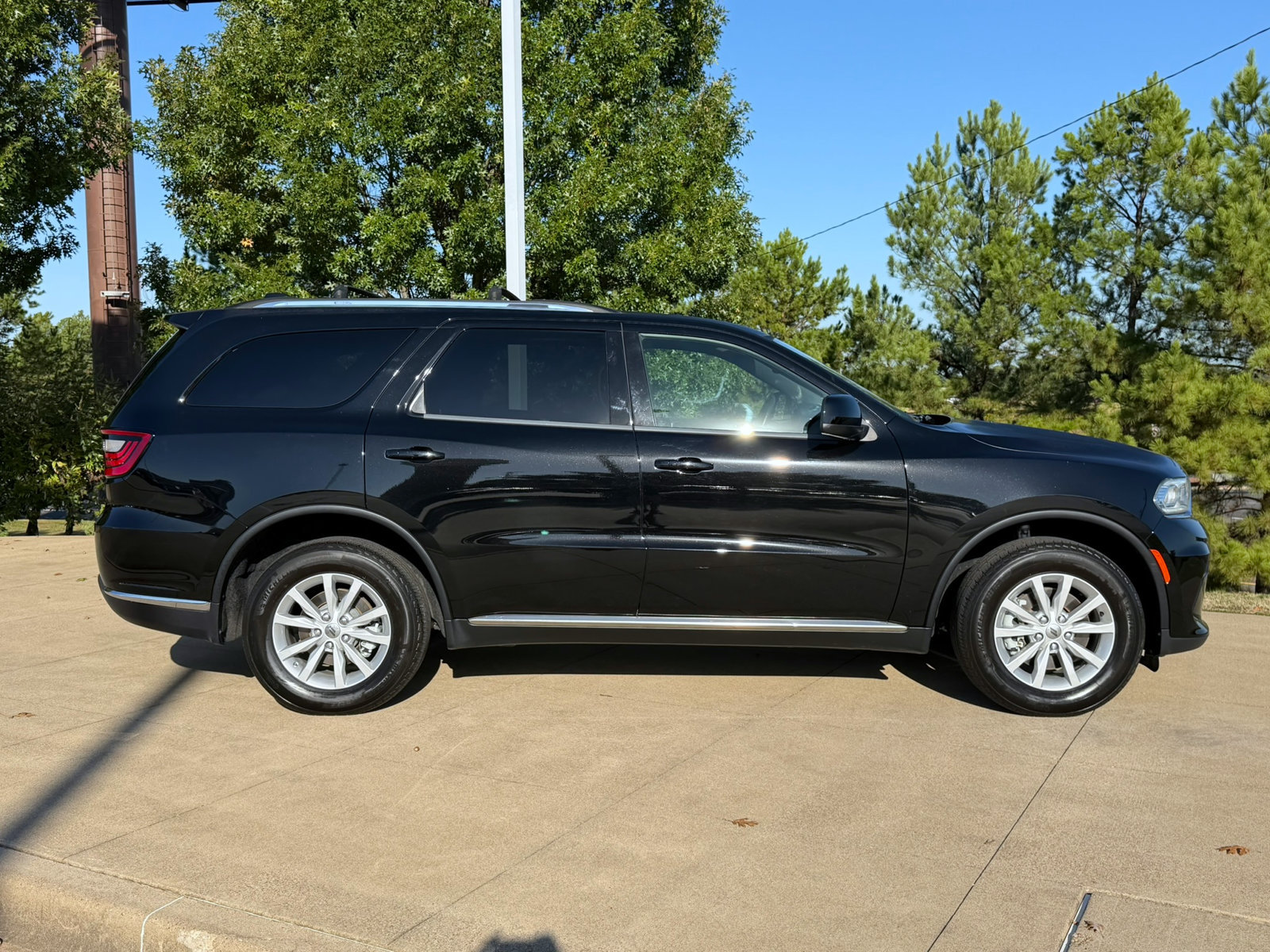 Used 2023 Dodge Durango SXT AWD/4WD image 7
