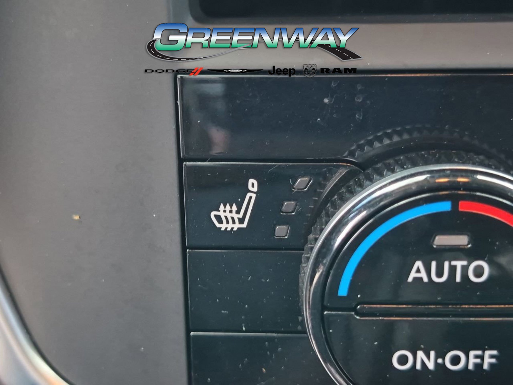 Used 2024 Nissan Rogue SV w/ SV Premium Package FWD image 17