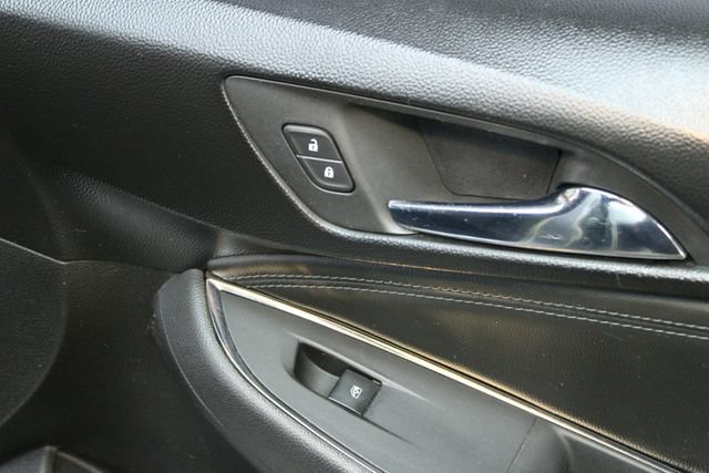 Used 2018 Chevrolet Cruze Premier FWD image 9