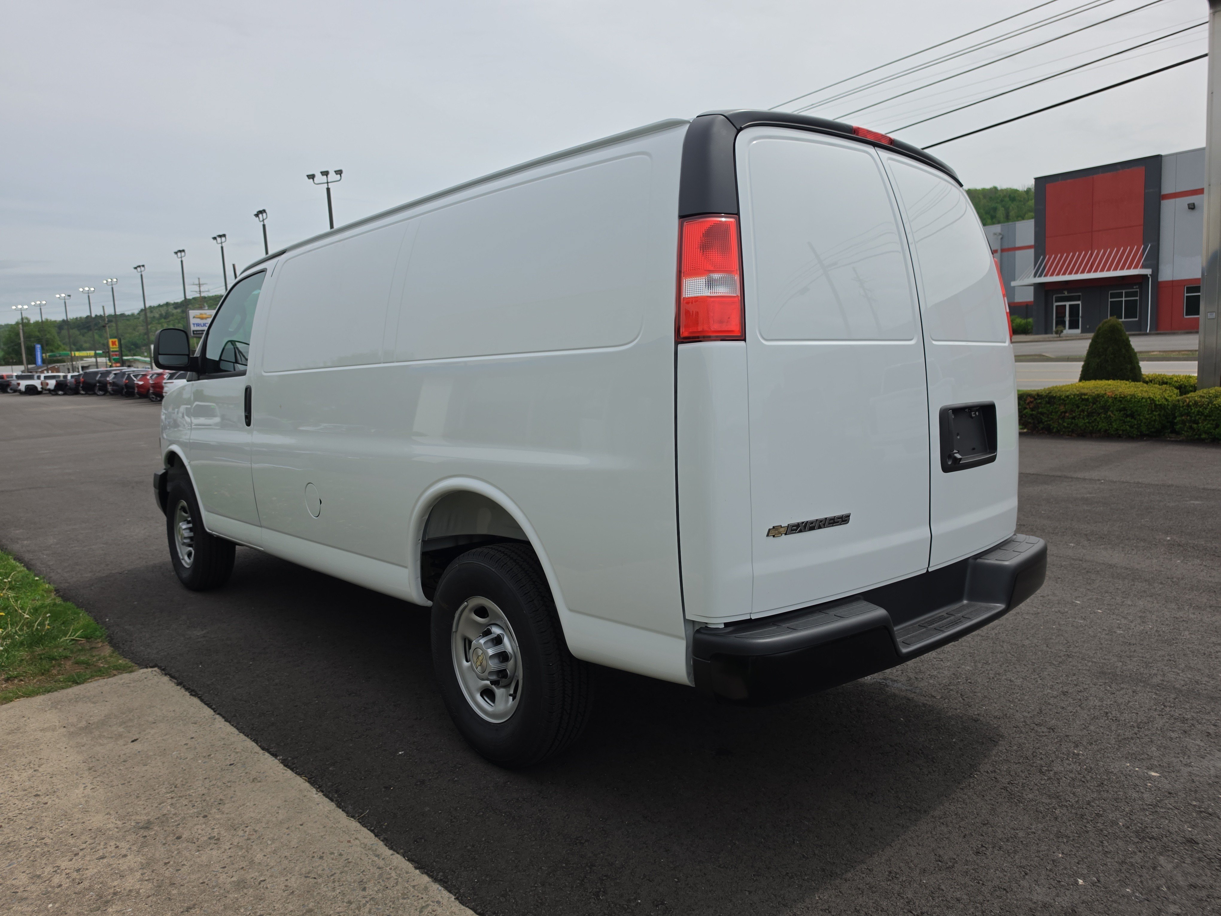 New 2026 Chevrolet Express 3500 RWD image 7