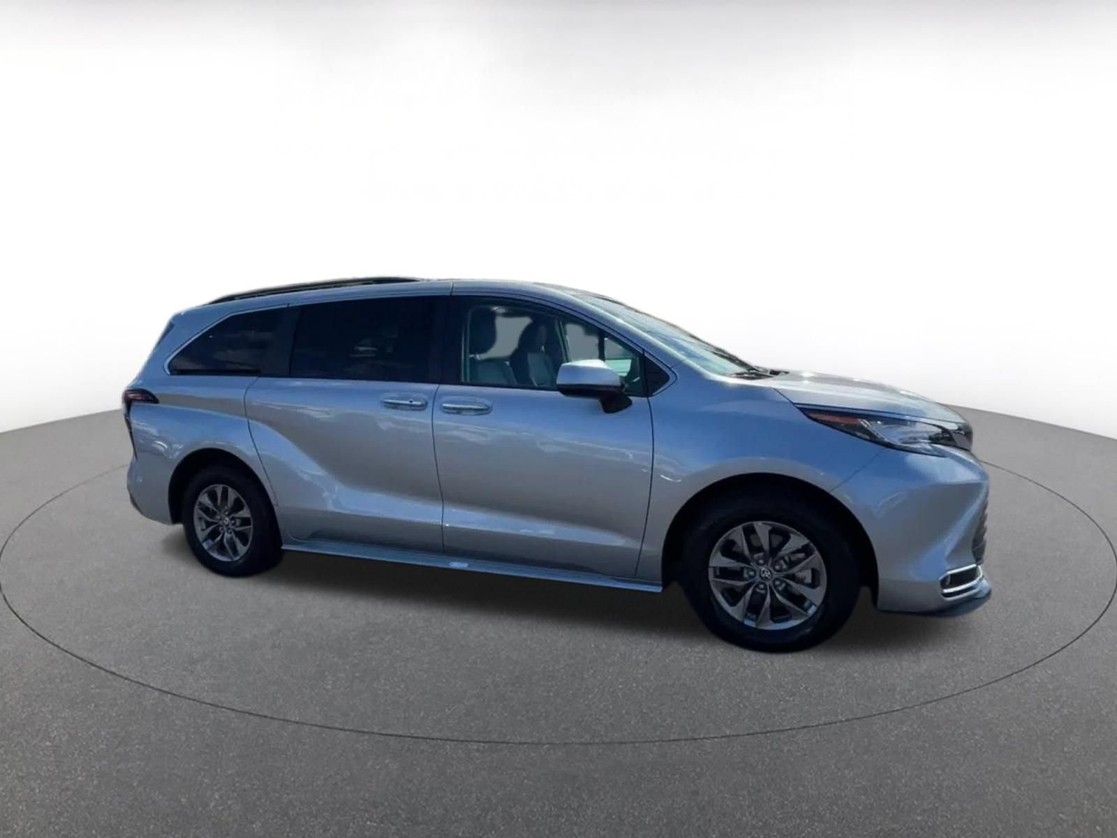 Used 2023 Toyota Sienna XLE FWD video 2
