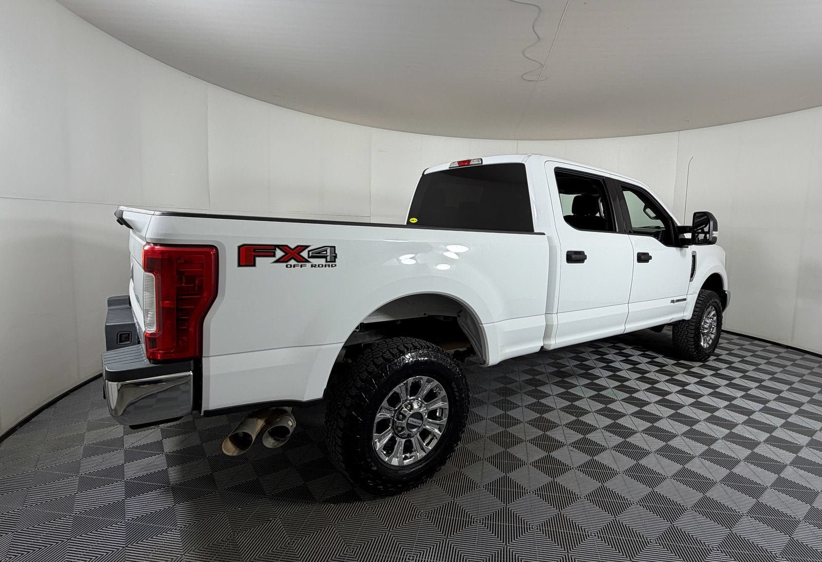 Used 2017 Ford F250 XLT AWD/4WD image 4