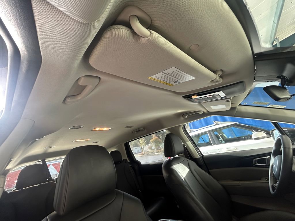 Used 2025 Kia Carnival image 27