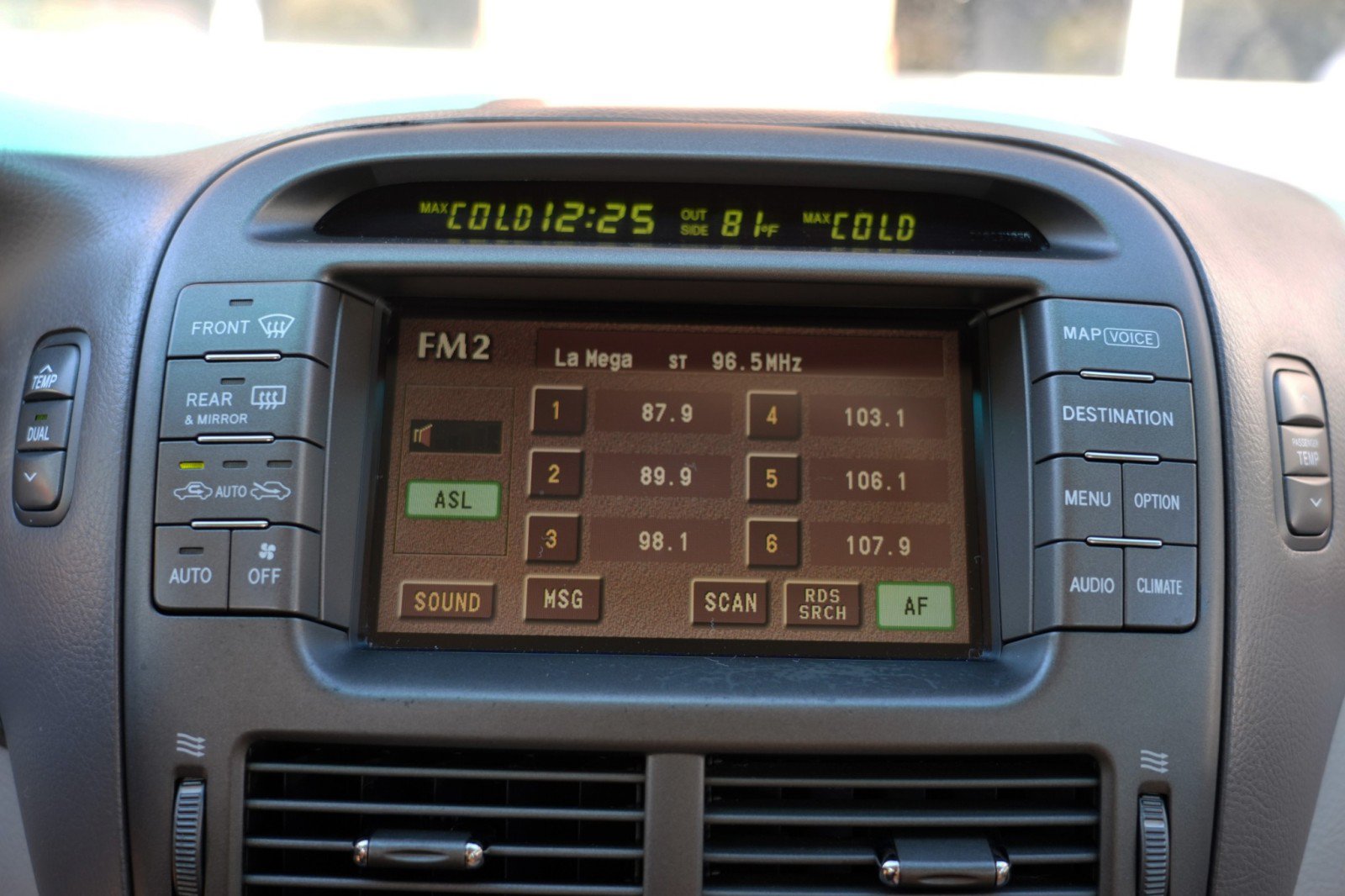 Used 2002 Lexus LS 430 w/ Navigation/Mark Levinson Pkg RWD image 25