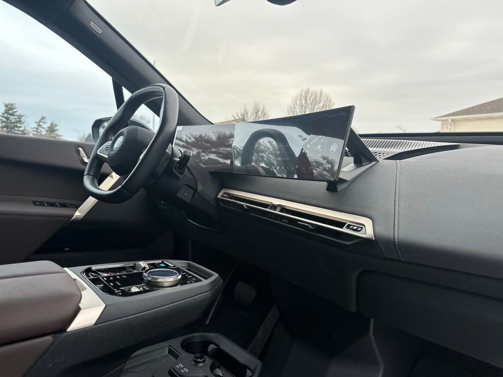 Used 2025 BMW iX xDrive50 AWD/4WD image 25