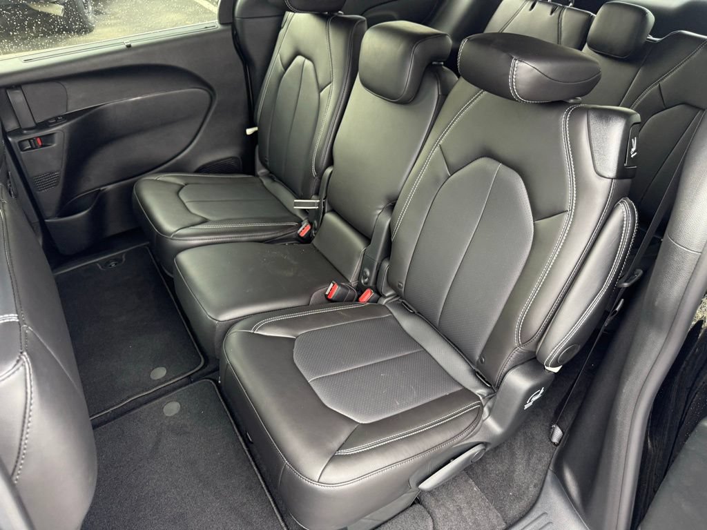New 2026 Chrysler Pacifica Select FWD image 32