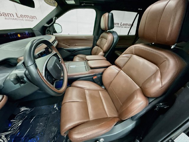 Used 2025 Lincoln Navigator Reserve AWD/4WD image 22
