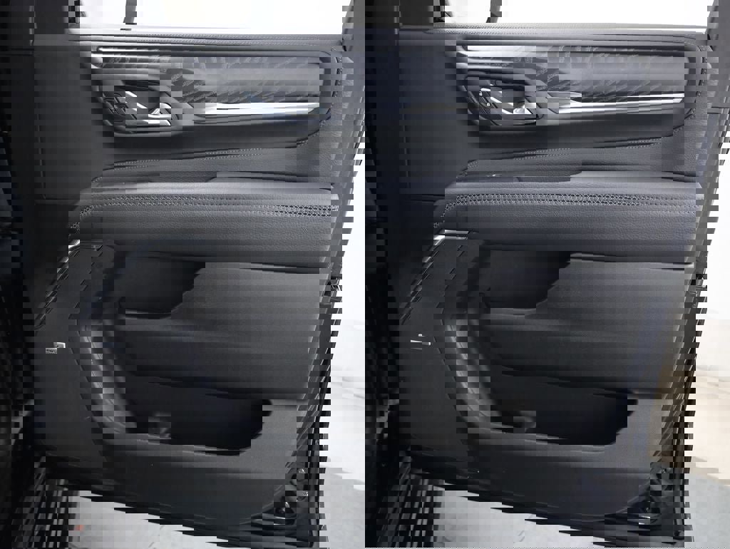 Used 2023 GMC Yukon Denali image 33