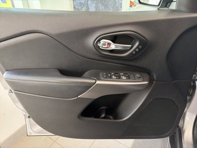 Used 2020 Jeep Cherokee Limited image 19