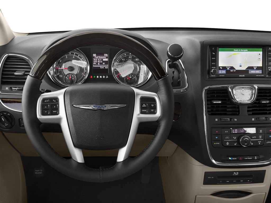 Used 2016 Chrysler Town & Country Limited Platinum w/ Trailer Tow Group FWD image 4