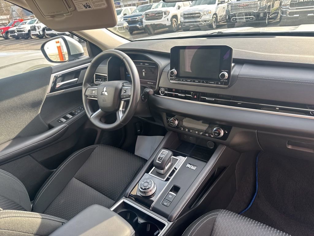 New 2025 Mitsubishi Outlander ES AWD/4WD image 35
