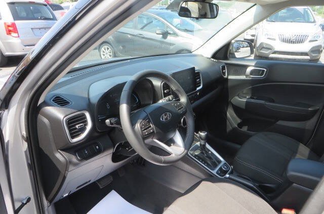 Used 2026 Hyundai Venue SEL FWD image 12