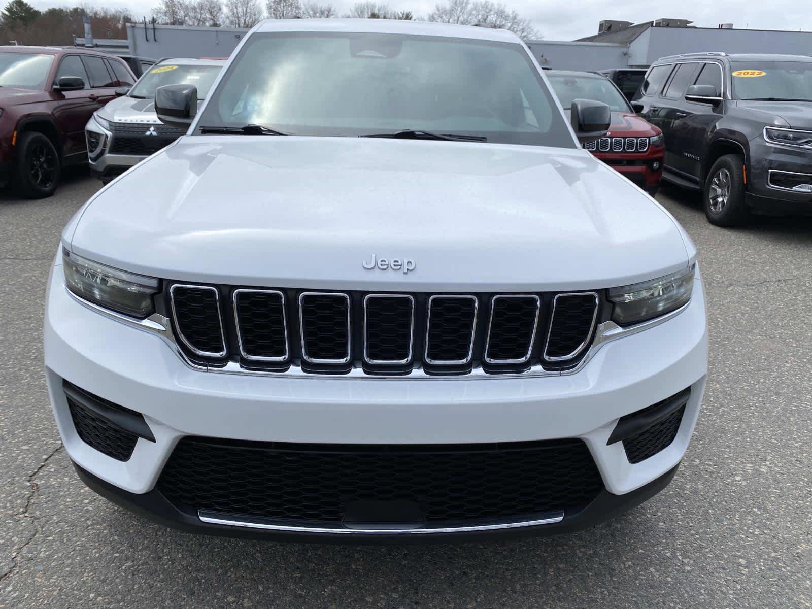 Certified 2025 Jeep Grand Cherokee Laredo w/ Luxury Tech Group I AWD/4WD image 9