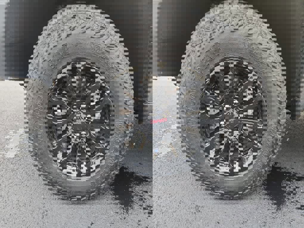 Used 2023 GMC Sierra 1500 AT4X image 13