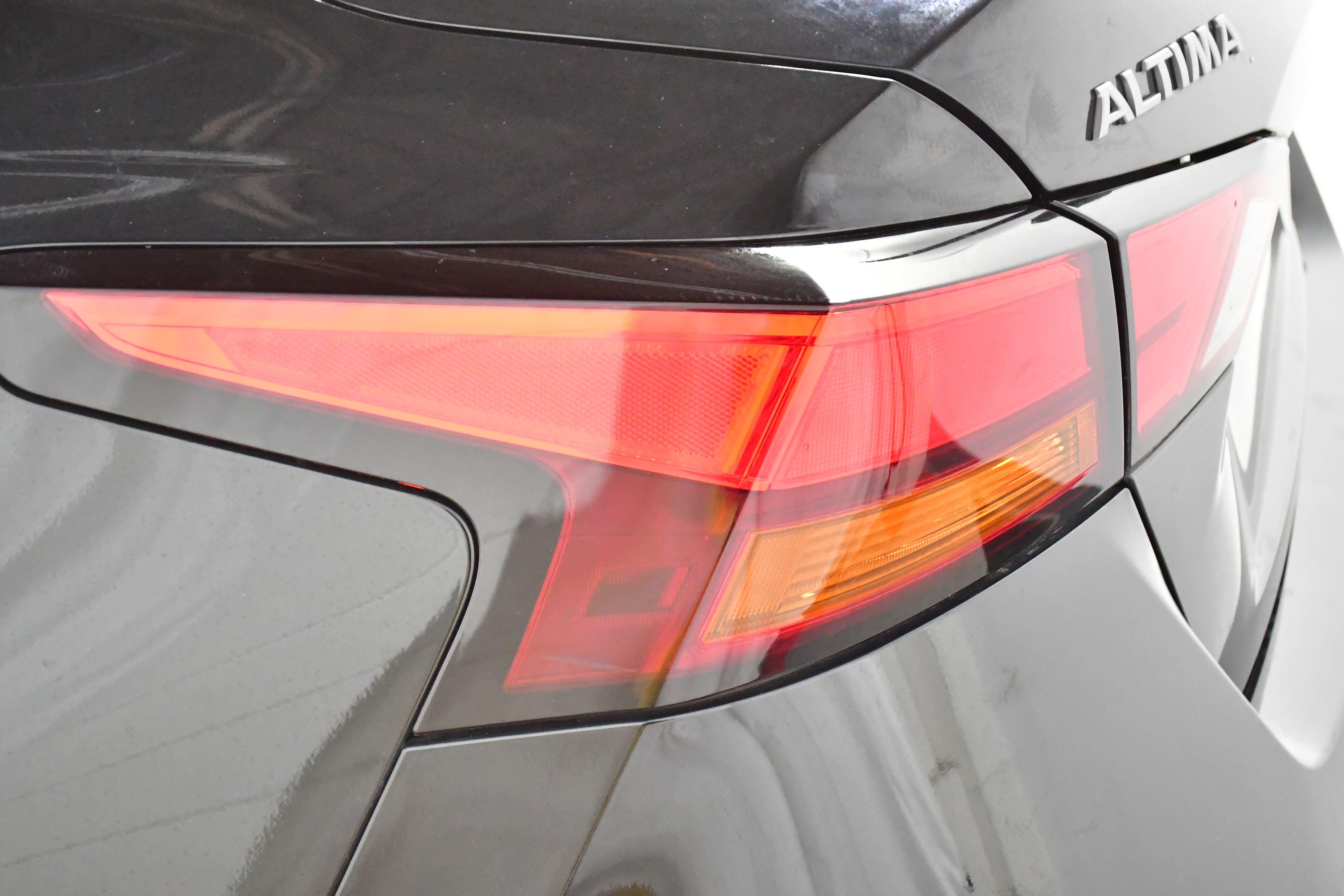 Used 2025 Nissan Altima 2.5 SV FWD image 31