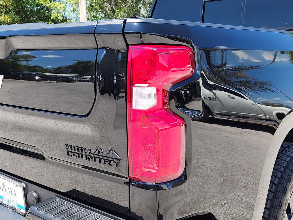 Used 2024 Chevrolet Silverado 1500 High Country w/ Midnight Edition AWD/4WD image 8