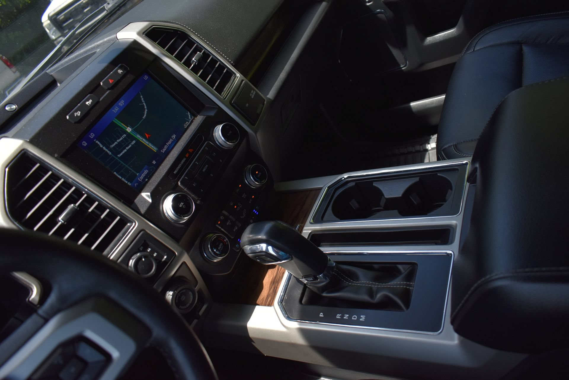 Used 2019 Ford F150 Lariat w/ Equipment Group 502A Luxury AWD/4WD image 20