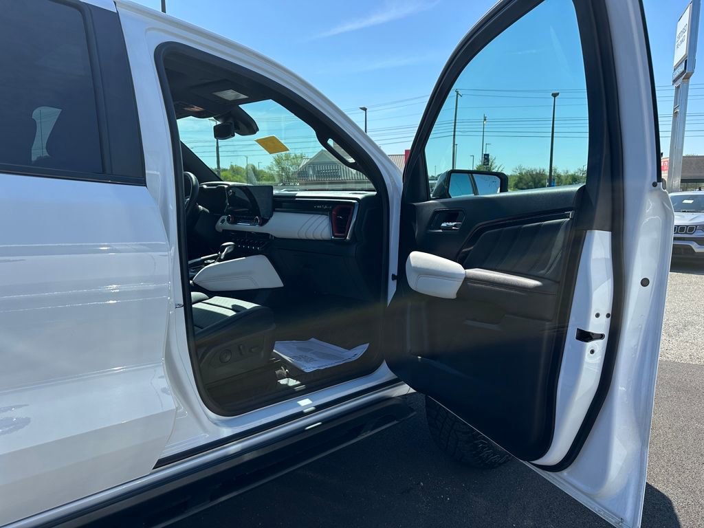 Used 2023 GMC Canyon AT4X AWD/4WD image 18