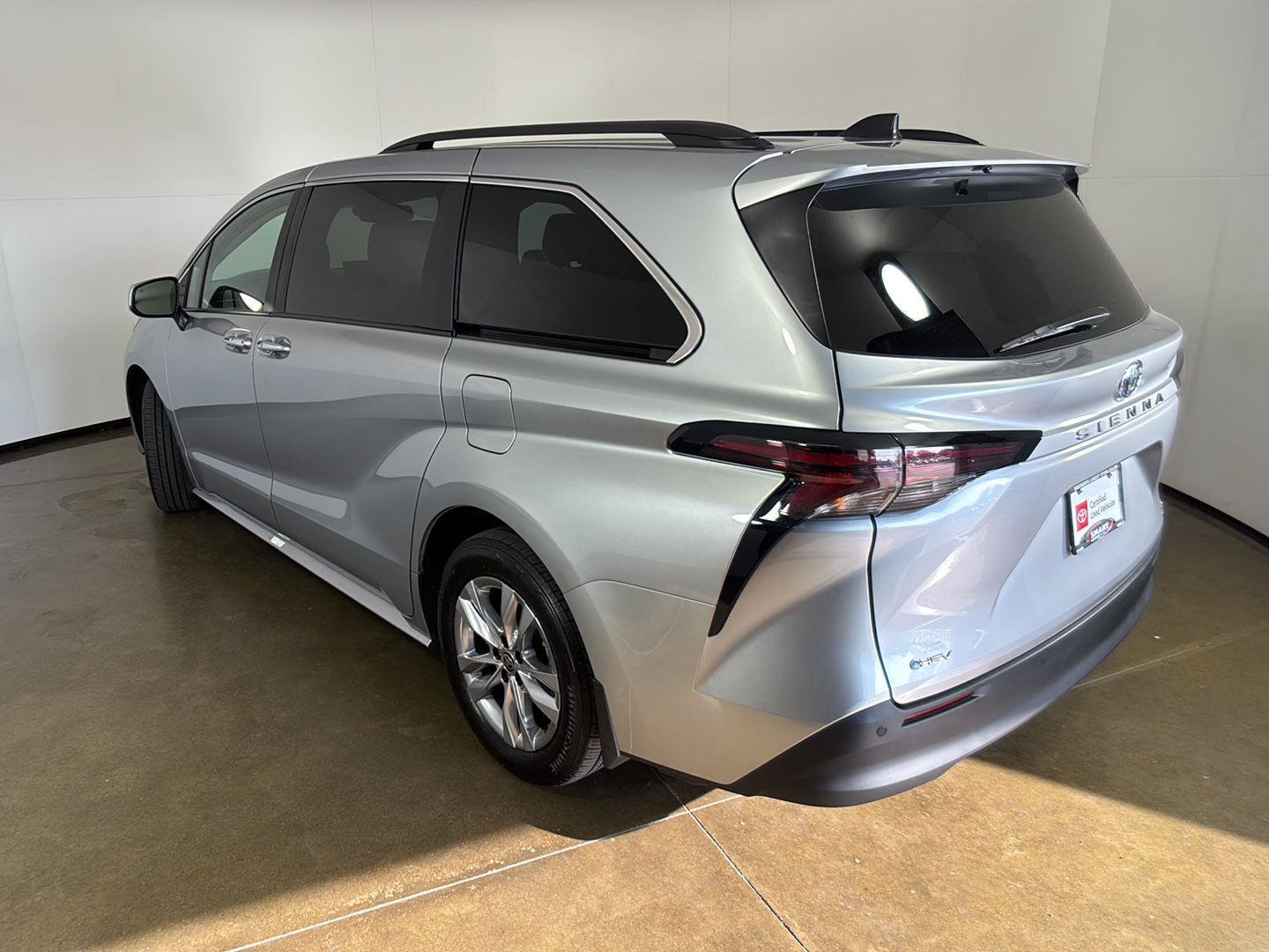 Used 2025 Toyota Sienna XLE w/ XLE Plus Package FWD image 12