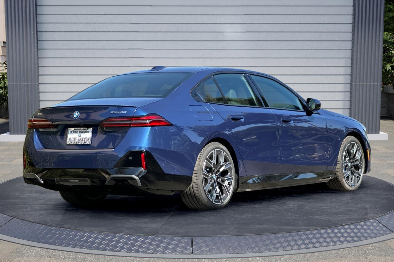 New 2026 BMW i5 eDrive40 w/ M Sport Package image 4