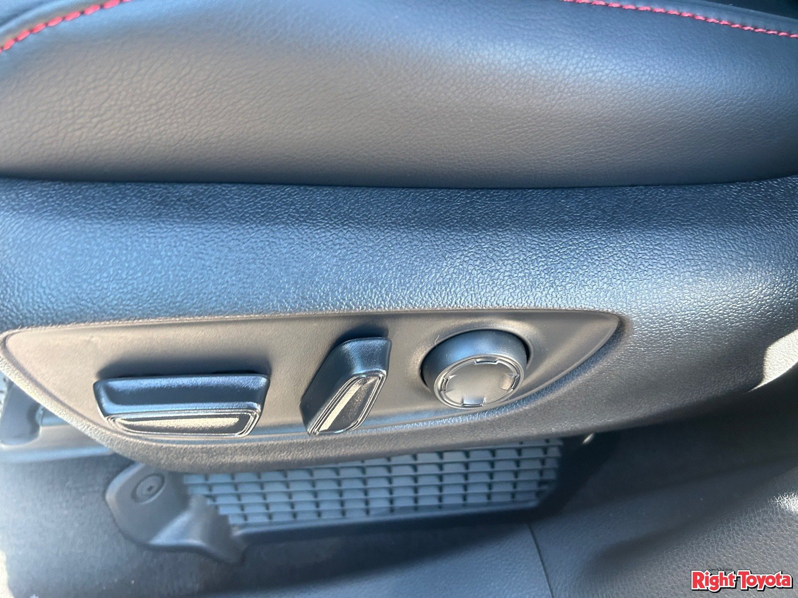 New 2026 Toyota Sienna XSE AWD/4WD image 19
