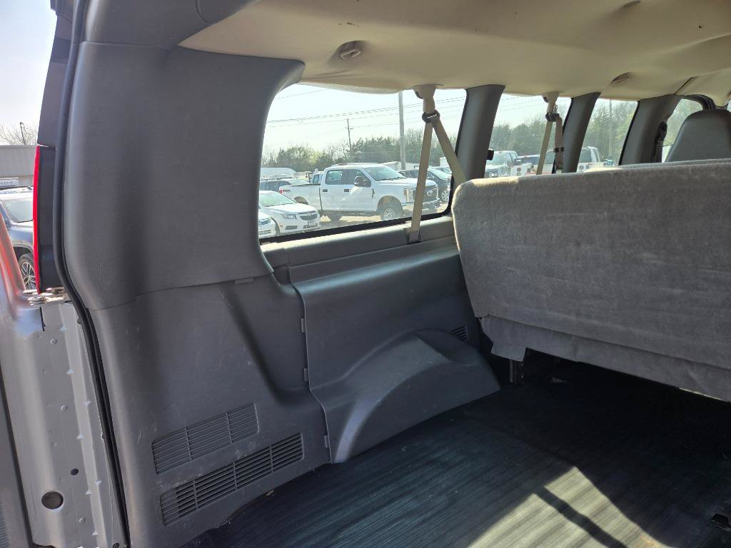 Used 2006 GMC Savana 1500 Passenger RWD image 23