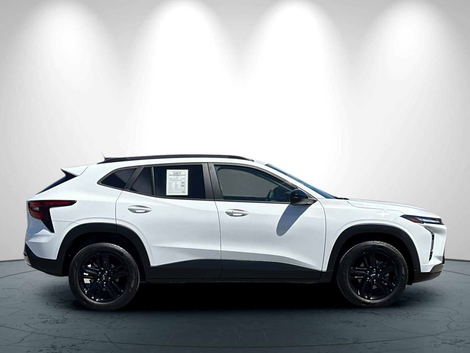 Used 2024 Chevrolet Trax ACTIV w/ Driver Confidence Package image 3