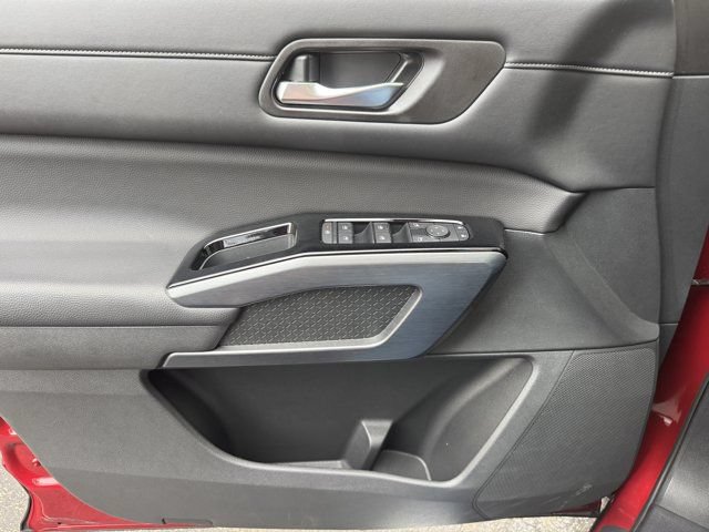 Used 2024 Nissan Pathfinder SL AWD/4WD image 10