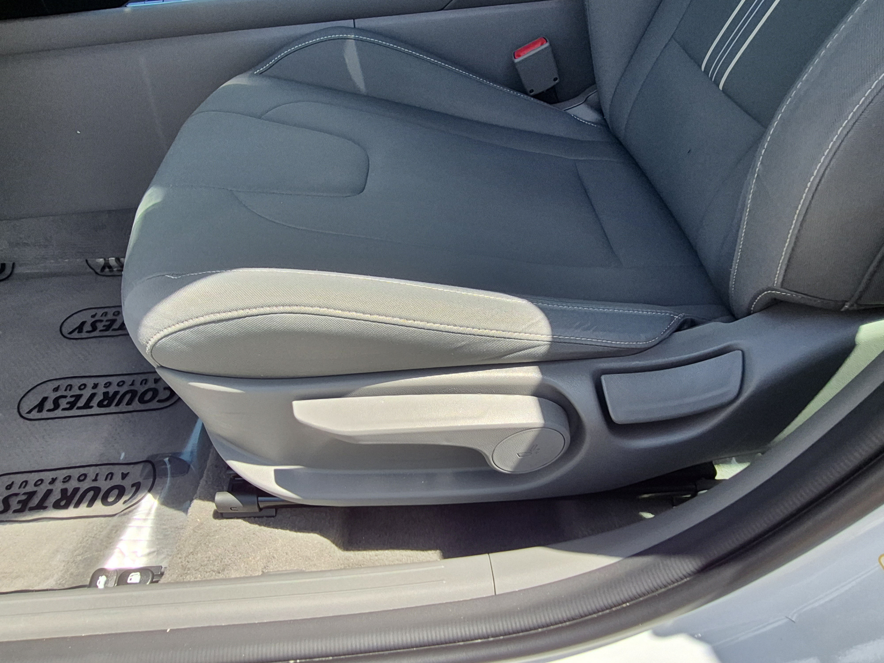 Certified 2024 Hyundai Elantra Blue FWD image 19