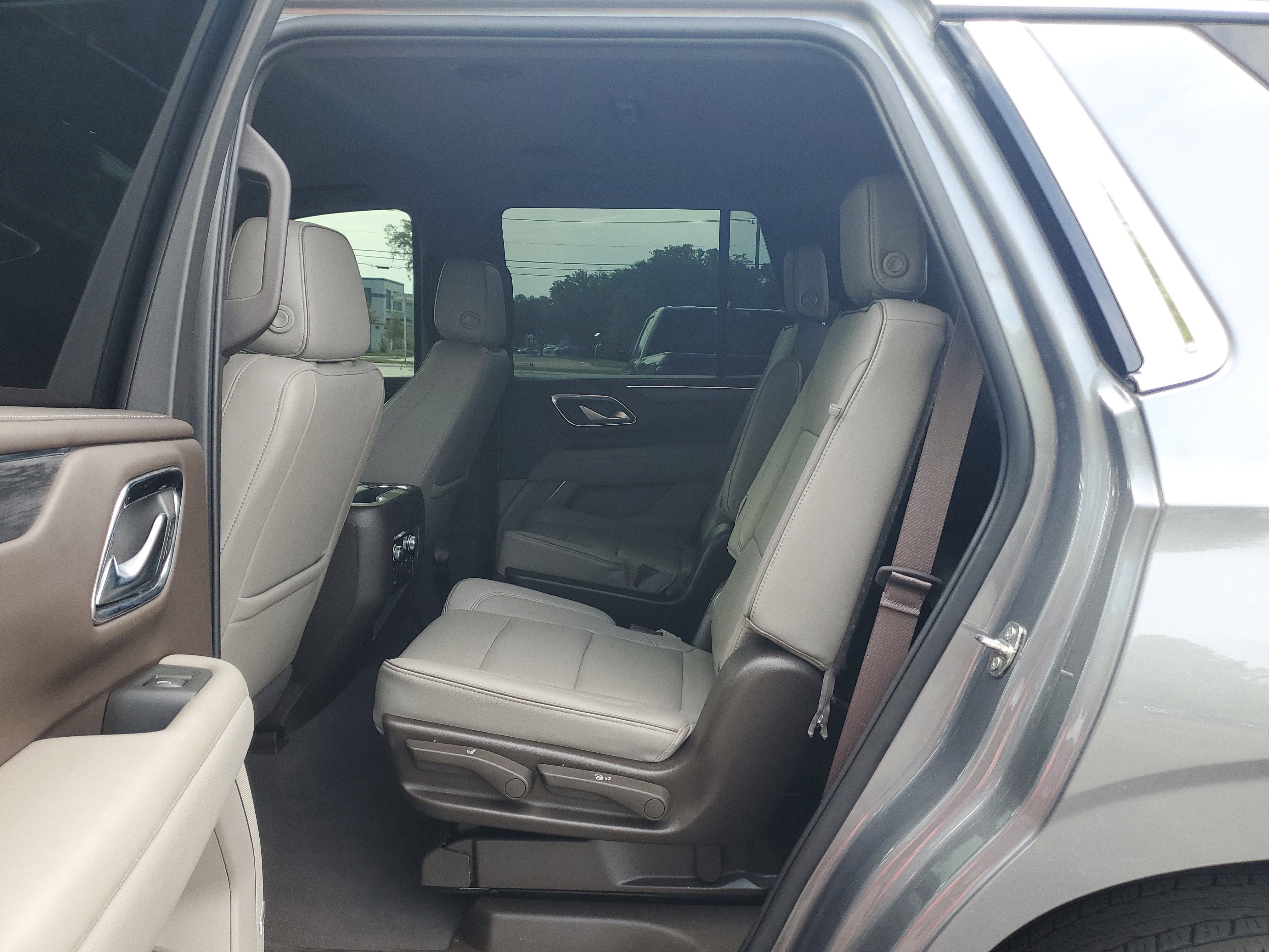 Used 2022 GMC Yukon SLT w/ SLT Luxury Package AWD/4WD image 24