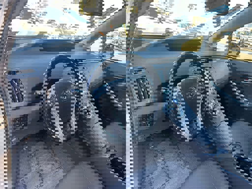 Used 2011 Toyota Prius Five image 2