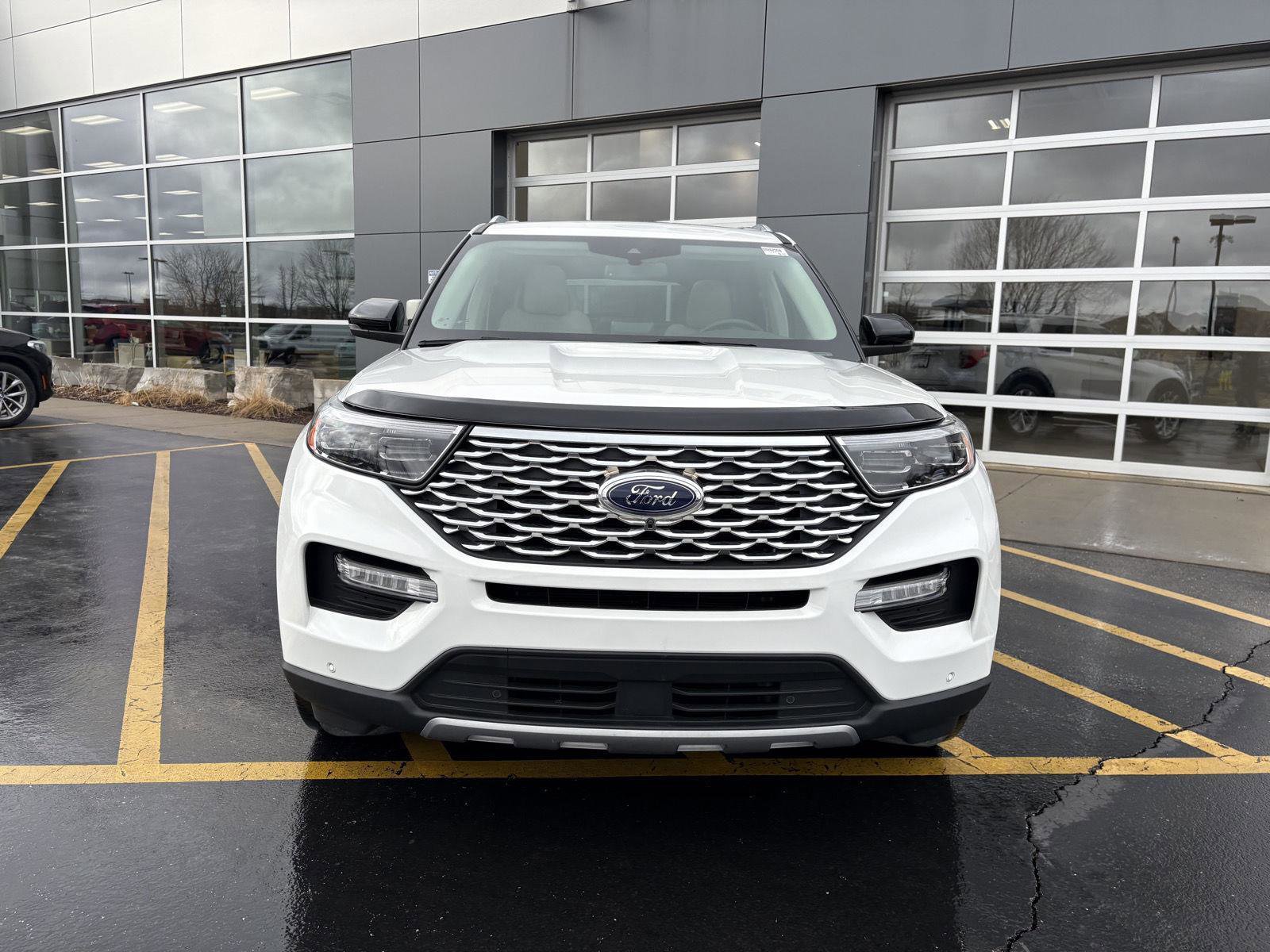 Used 2021 Ford Explorer Platinum image 2