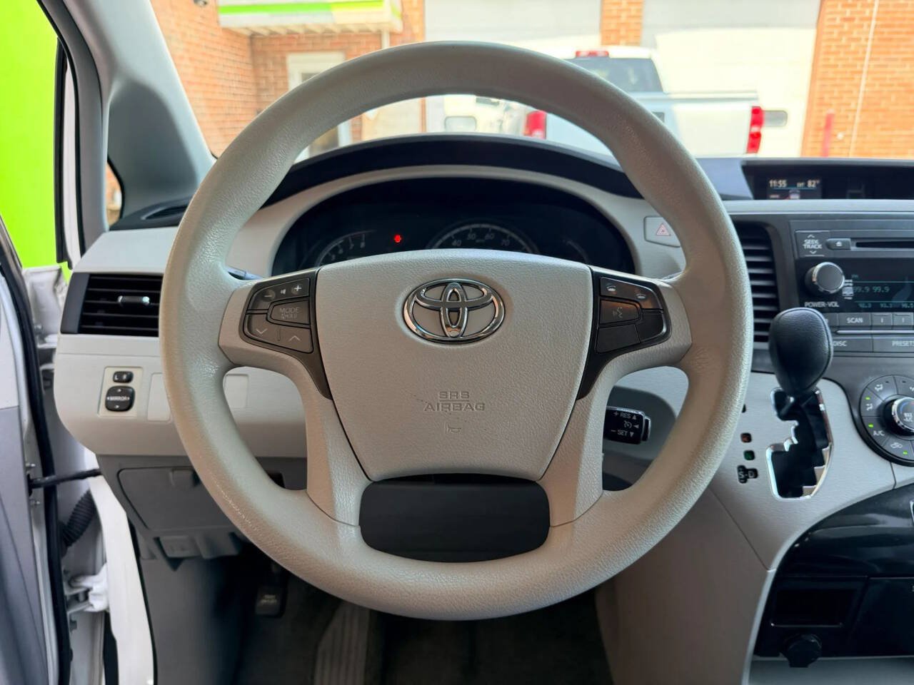 Used 2011 Toyota Sienna LE w/ Towing Pkg FWD image 9
