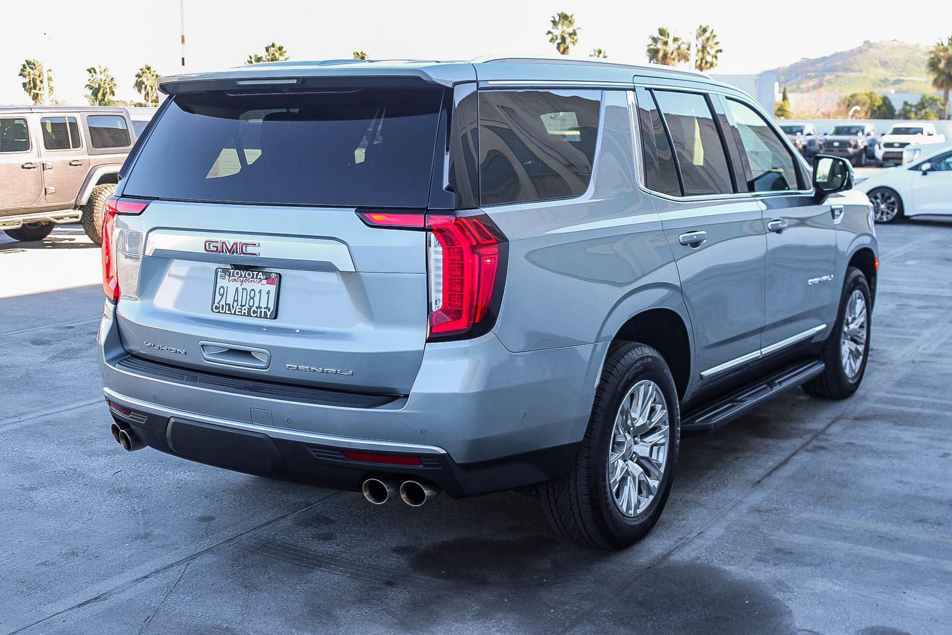 Used 2024 GMC Yukon Denali w/ Advanced Technology Package AWD/4WD image 10