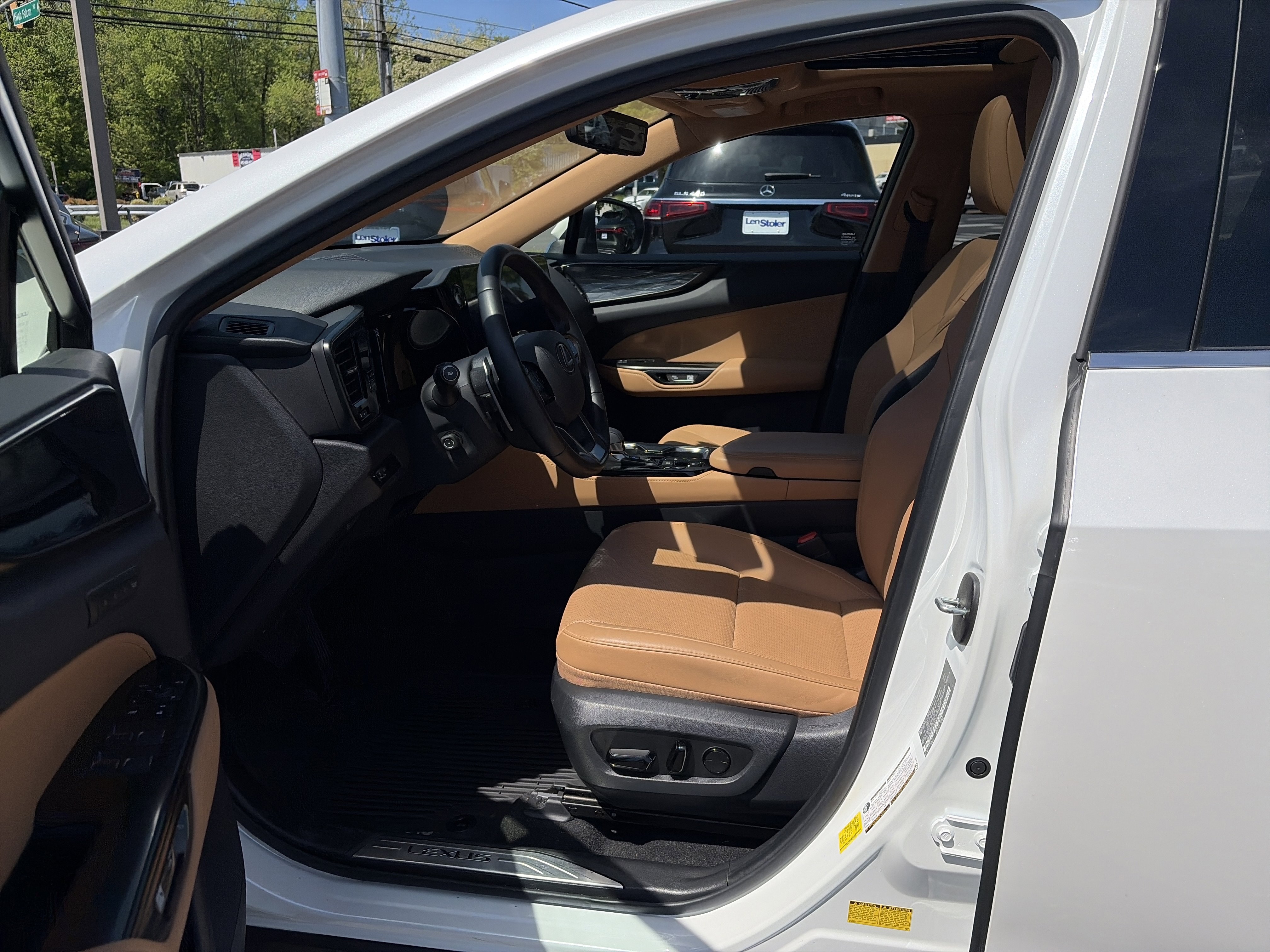 Used 2024 Lexus NX 350h AWD image 11
