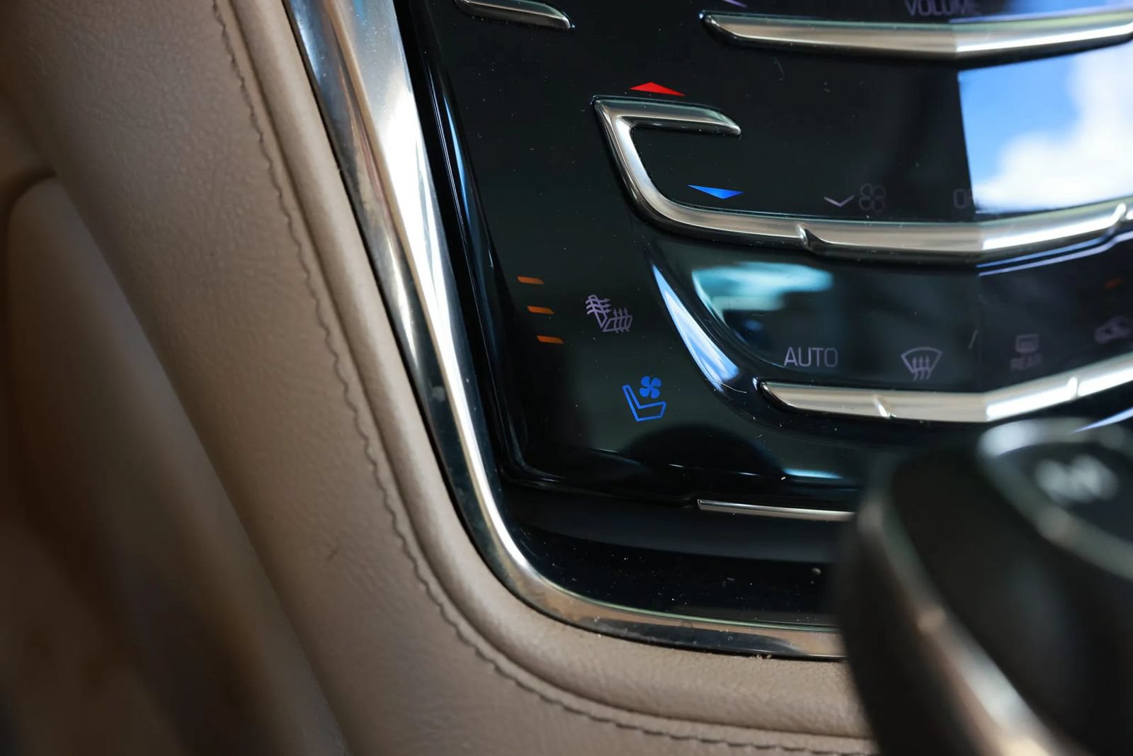 Used 2015 Cadillac CTS Luxury RWD image 34