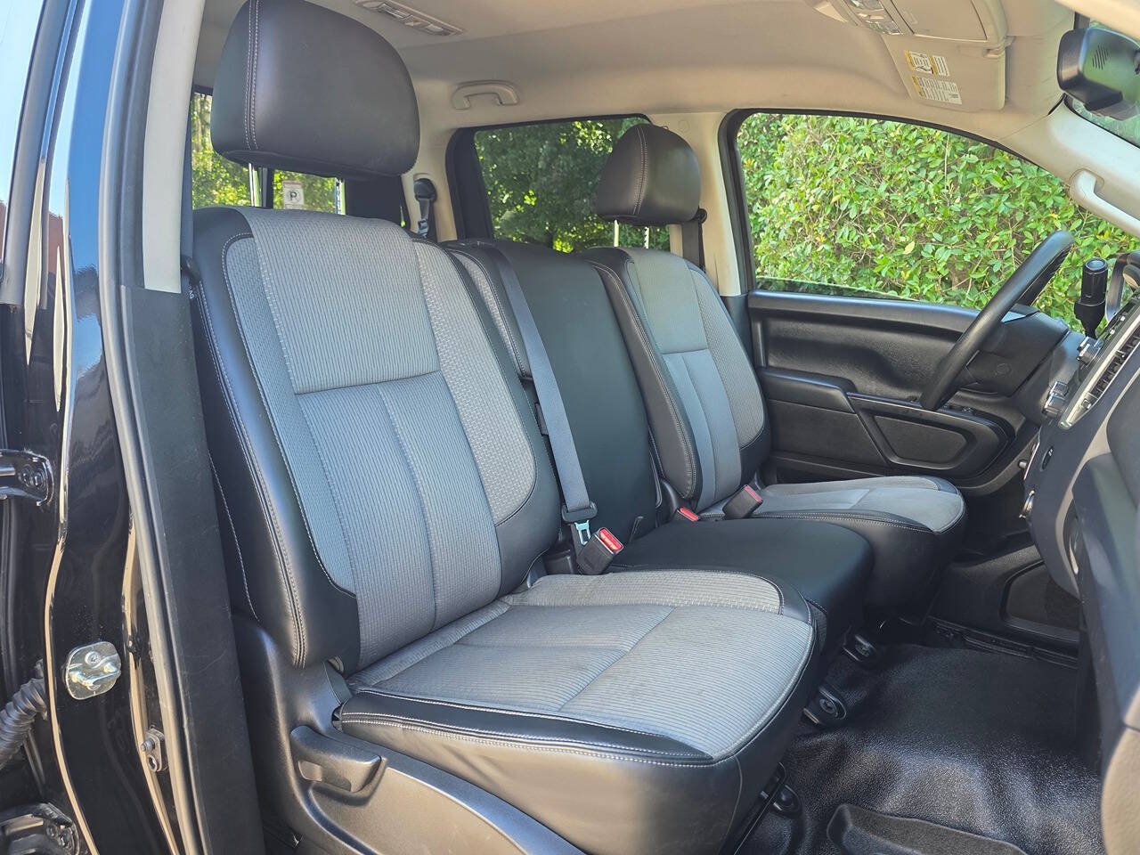 Used 2017 Nissan Titan S AWD/4WD image 33