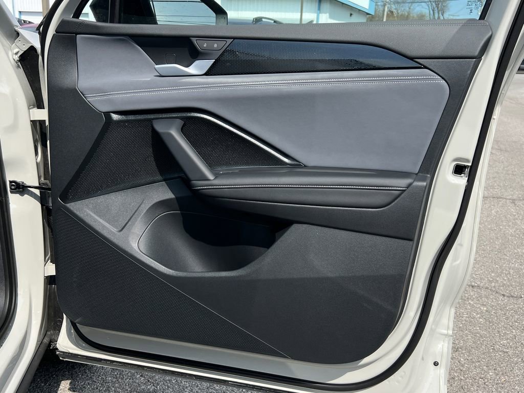 New 2026 Volkswagen Tiguan SE R-Line image 10