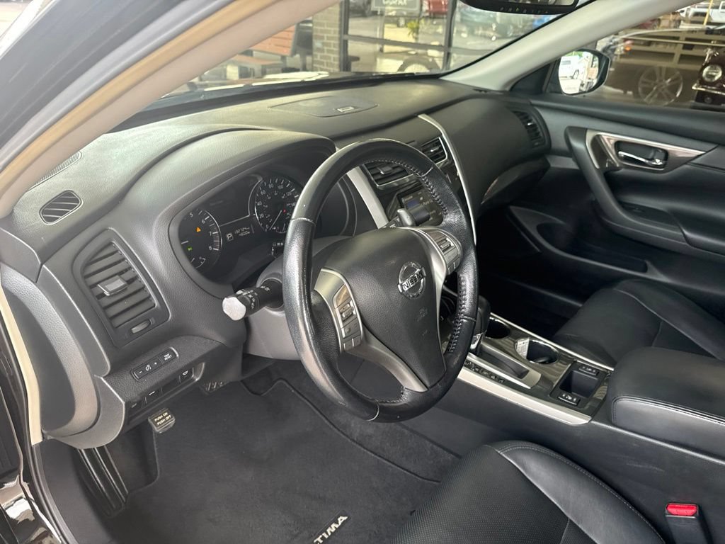 Used 2013 Nissan Altima 3.5 SL FWD image 9