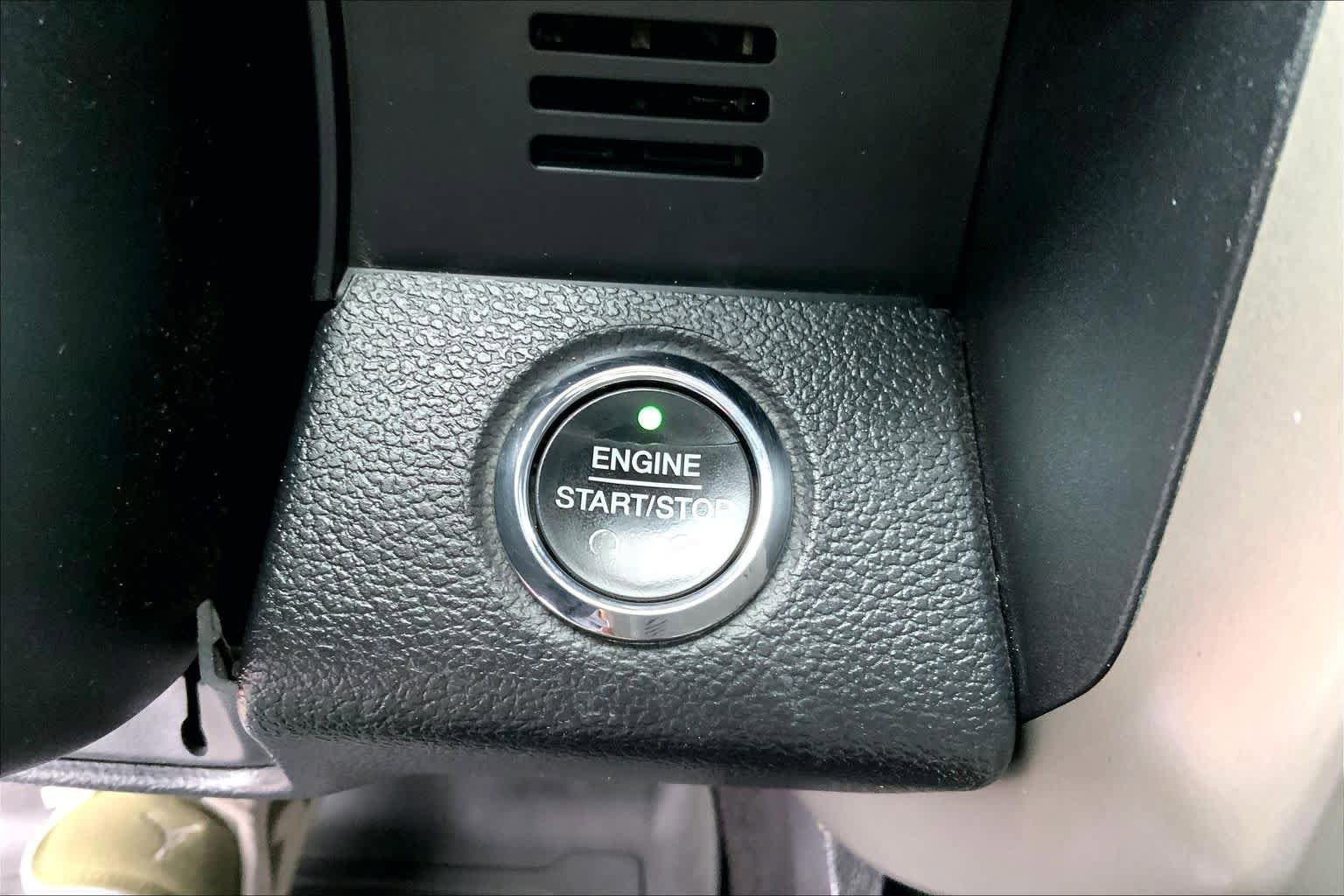 Used 2017 Ford F150 Lariat w/ Equipment Group 502A Luxury AWD/4WD image 32