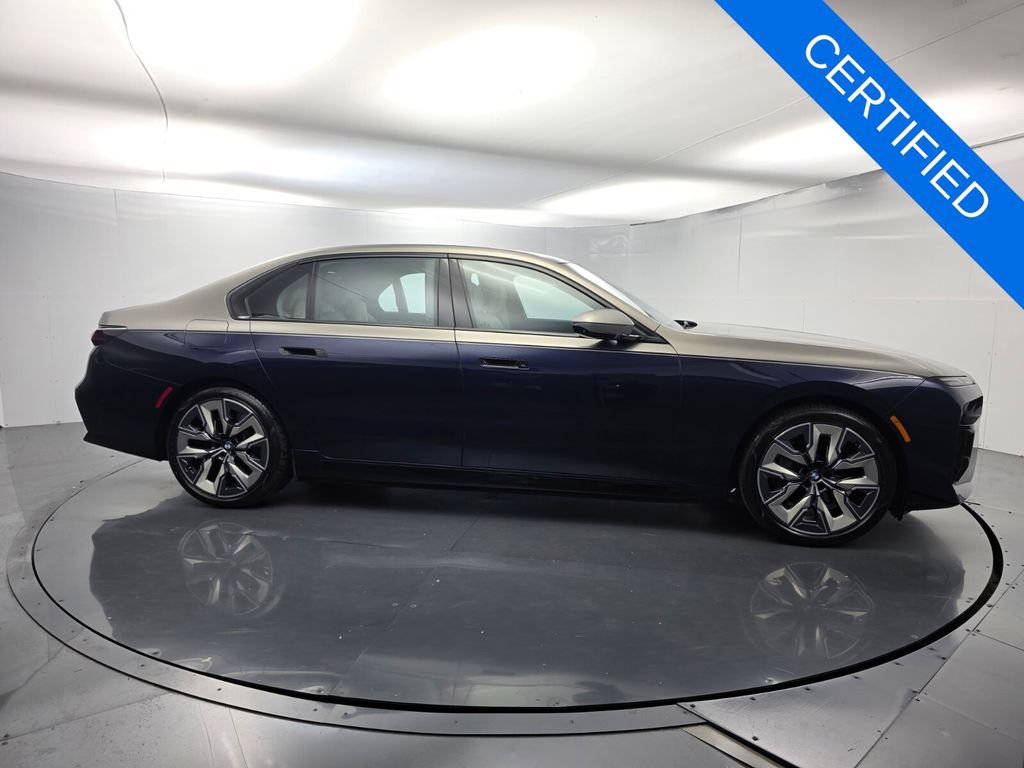 Used 2023 BMW i7 xDrive60 AWD/4WD image 3